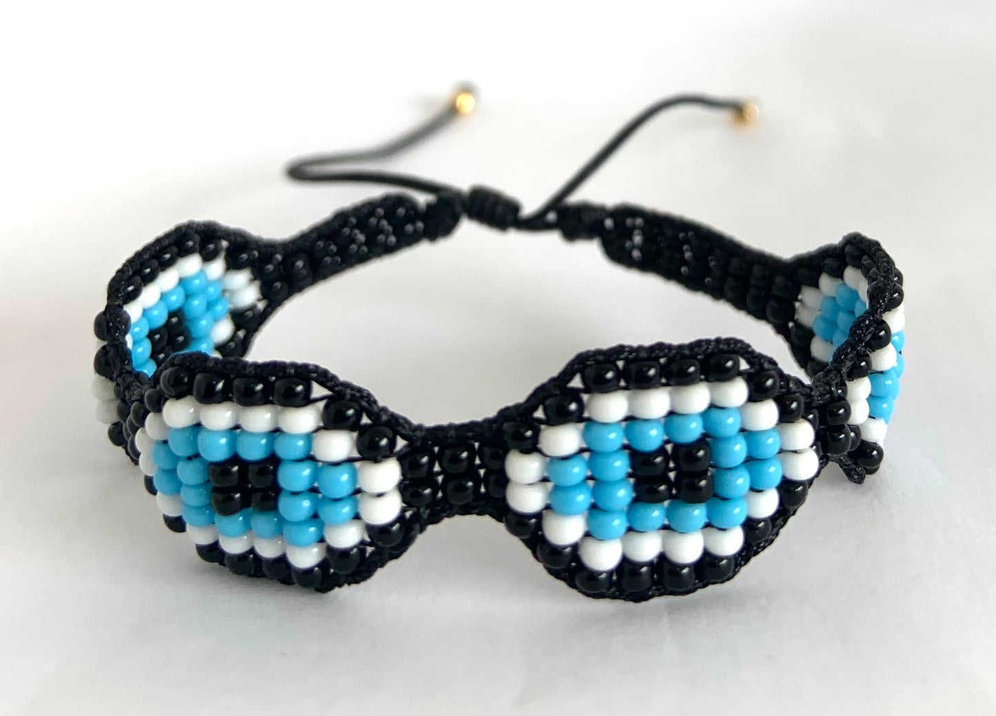 Ojitos Lindos en Negro